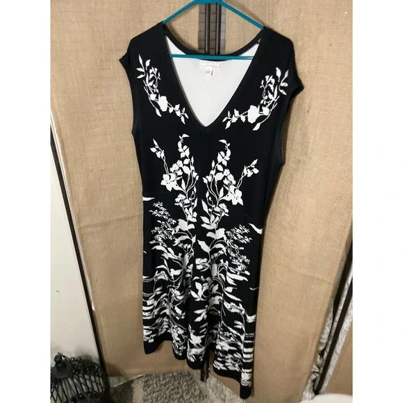 Emerson Rose Black White Floral V Neck Dress  -XL - Picture 3 of 6